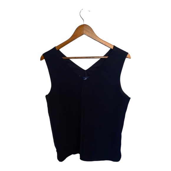 Elizabeth & Clarke The Bennet Unstainable White Sleeveless V-Neck Top | Size 10 - Picture 4 of 11